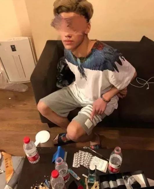 产后失眠抑郁闺蜜却给我推荐“*品毒**”治疗......