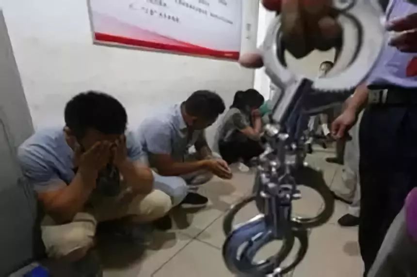 男子做包皮手术碰见相亲对象,去医院割包皮遇到前男友