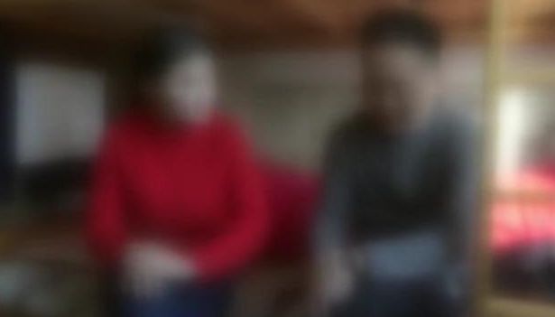 无耻！50岁男子诱拐17岁少女，跟妻子三人同居……｜睡前嘿嘿嘿