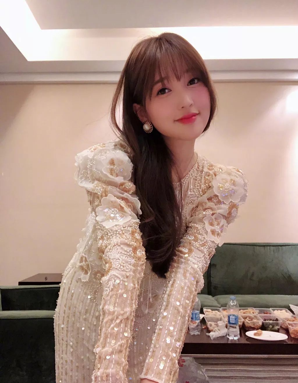 金莎回复的五个字引热议,金莎道歉全集视频