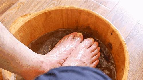 夏季脚气特别痒怎么办,夏天脚气高发怎么治疗