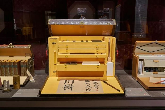 时尚品牌文化与艺术美学,以时尚手法演绎了品牌的经典设计