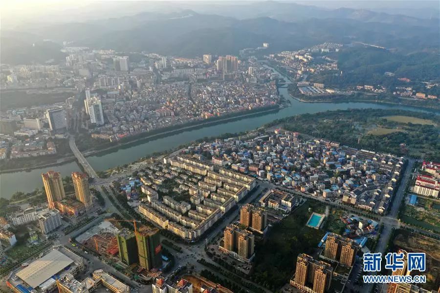 以习*平近**同志为核心的*党**中央关心广西发展纪实