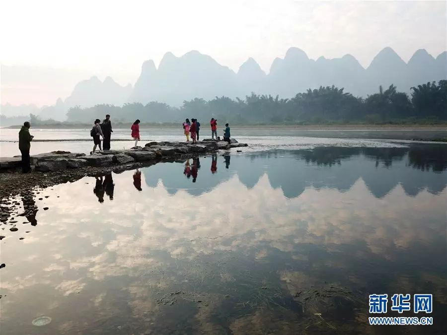 以习*平近**同志为核心的*党**中央关心广西发展纪实