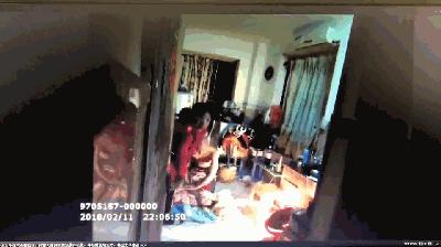 一女子因洗澡不慎昏迷,女子在浴室洗澡不慎摔倒意外去世