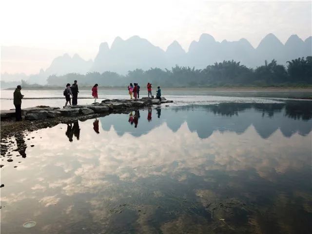 八桂大地起春潮——以习*平近**同志为核心的*党**中央关心广西发展纪实