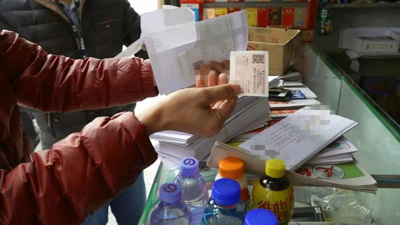 春运首日铁路安检查获,警方长途车站抓获25名黄牛