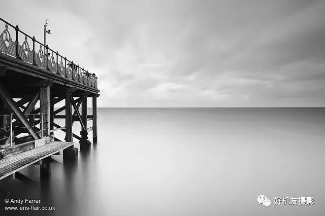 构图采用三分构图法,三分法也称之为填制构图法