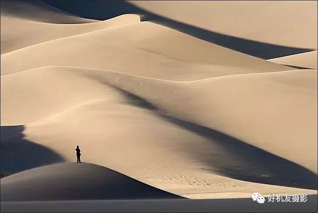 构图采用三分构图法,三分法也称之为填制构图法
