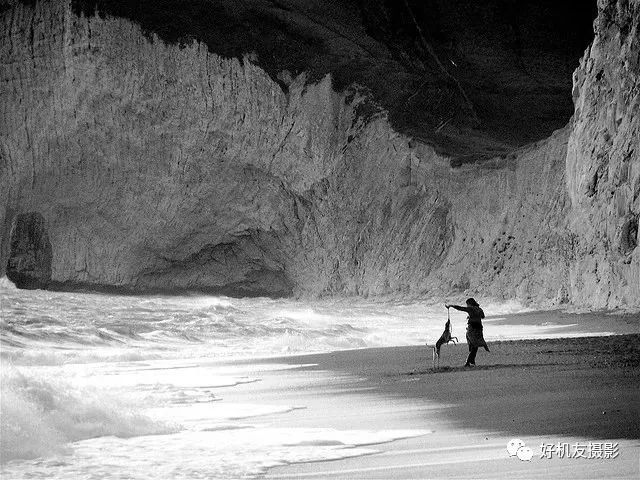 构图采用三分构图法,三分法也称之为填制构图法