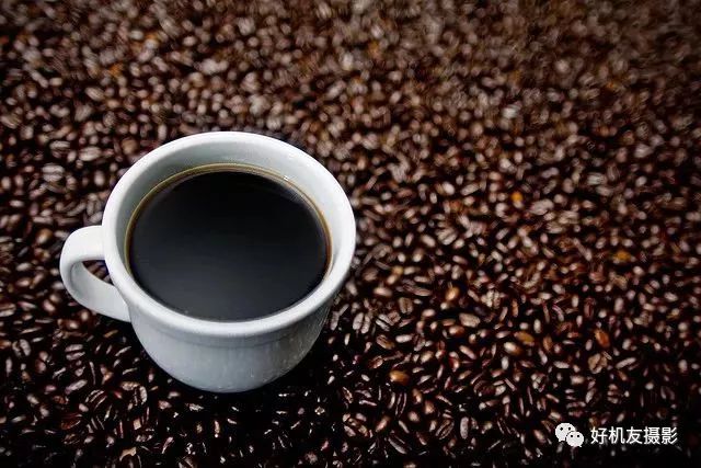 构图采用三分构图法,三分法也称之为填制构图法