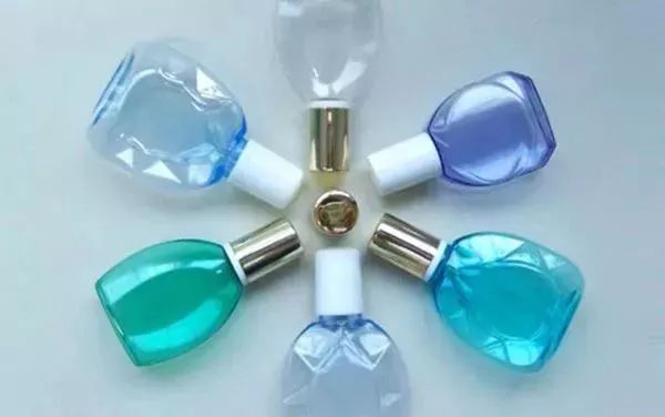 想缓解眼疲劳？看绿色的东西、转动眼球都是没用的，正确的做法是……