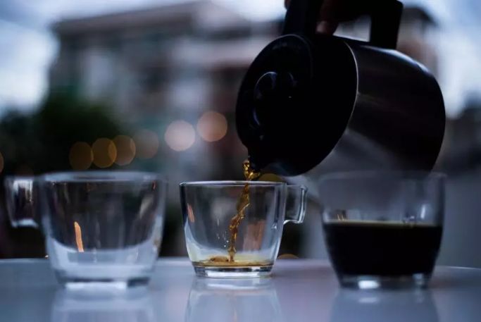 咖啡冷了加热还好喝吗,咖啡从热到冷喝了会怎么样