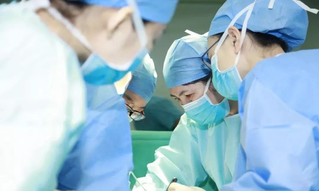 「风采」当试管双胎儿遭遇宫颈机能不全，医生妙手保母婴三人平安！