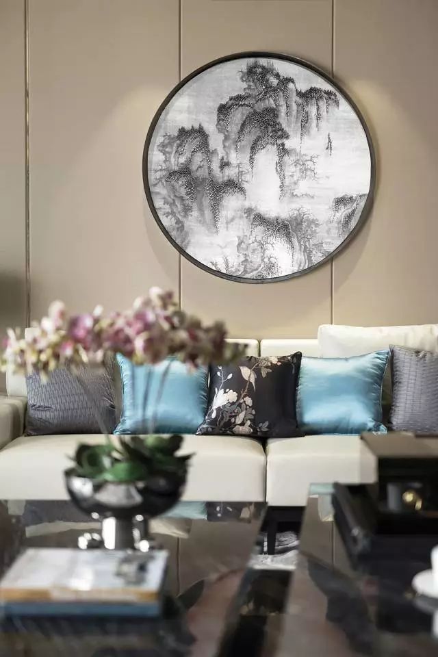 不打孔的挂画,不伤墙面的挂画方法