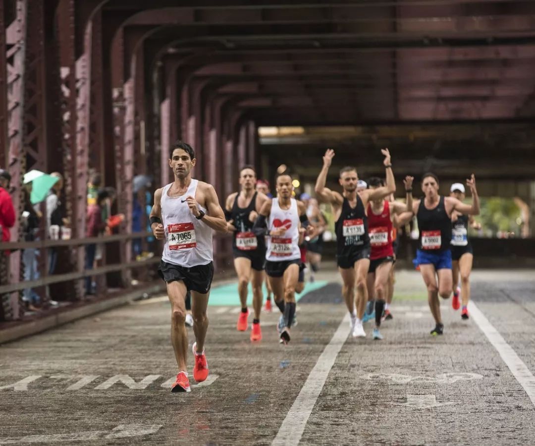 40岁普通人还能锻炼跑马拉松吗,40岁以上的人跑步