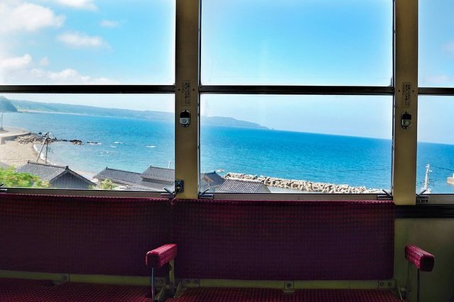 长冈花火大会的花火是哪里的,东京花火和长冈花火