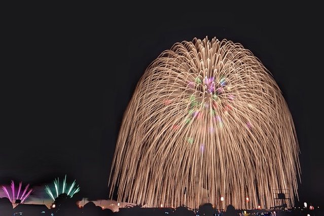 长冈花火大会的花火是哪里的,东京花火和长冈花火