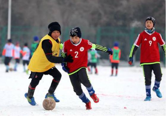 冰雪大世界超长雪滑梯,第一视角体验冰雪小世界冰滑梯