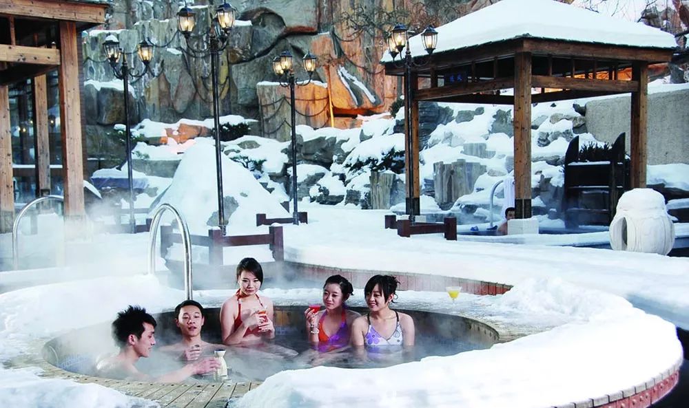 大庆最好的雪地温泉,今冬泡温泉创新玩法看过来