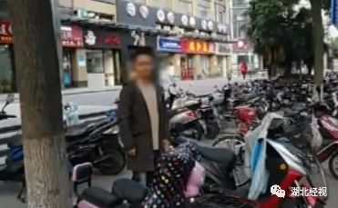 无耻！50岁男子诱拐17岁少女，跟妻子三人同居……｜睡前嘿嘿嘿