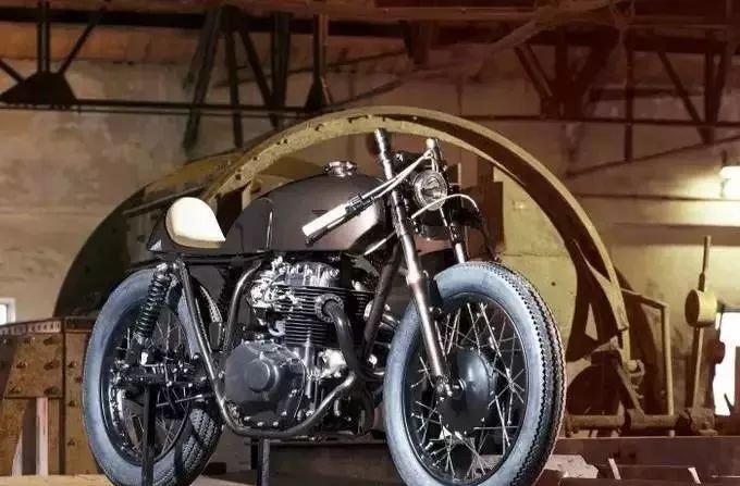 毒物/基督徒460小时的杰作“本田CB250”