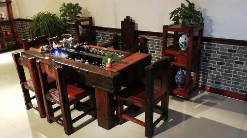 佛山木饰面板酒店装修效果图,木饰面板酒店民宿装修效果图