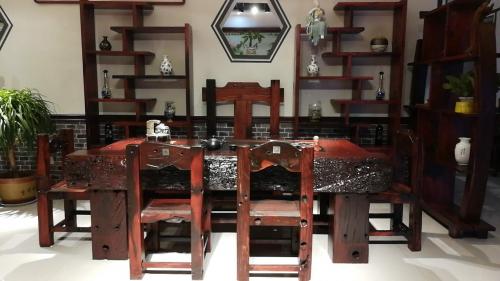 佛山木饰面板酒店装修效果图,木饰面板酒店民宿装修效果图