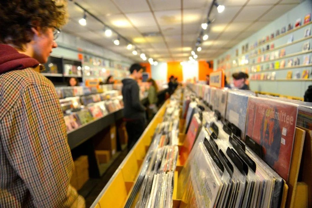 唱机都没有的他们，为什么拼命买黑胶唱片？