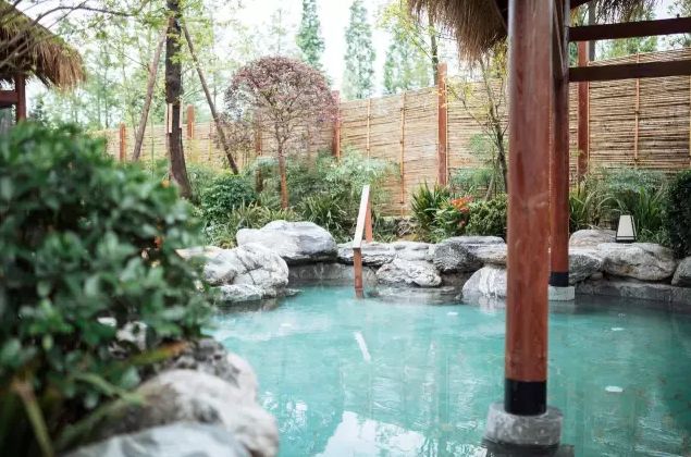 青城山玩雪泡温泉,冬天到青城山泡温泉的好地方