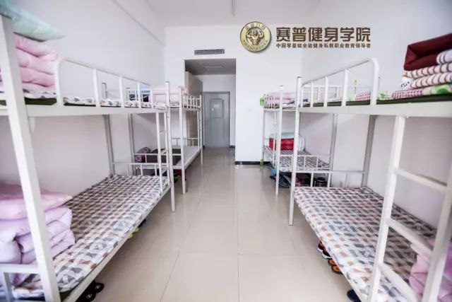 私人健身教练，不仅体面还高薪，月薪2万不是梦！