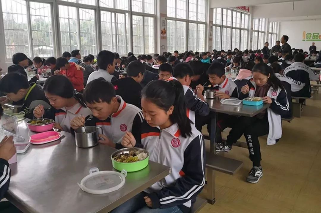 为了孩子吃上可口的饭菜,为了孩子吃到安全的饭菜