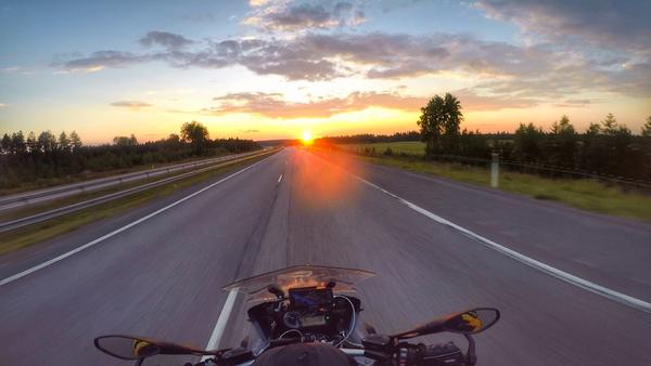 骑着摩托车环中国旅游,俩郑州小伙骑摩托环游欧洲