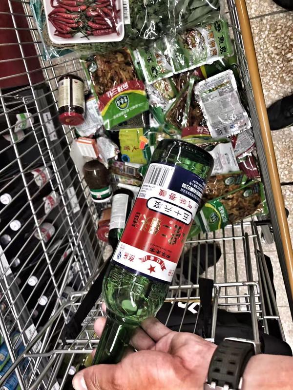 骑着摩托车环中国旅游,俩郑州小伙骑摩托环游欧洲