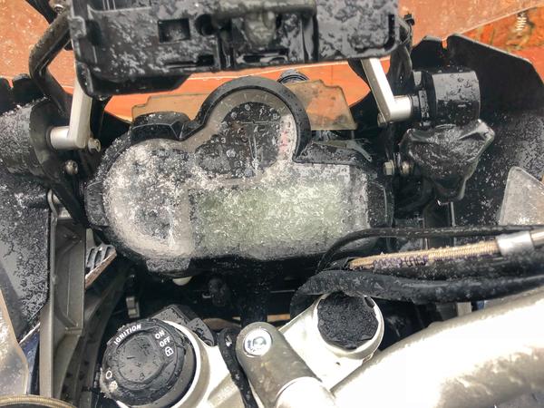 骑着摩托车环中国旅游,俩郑州小伙骑摩托环游欧洲