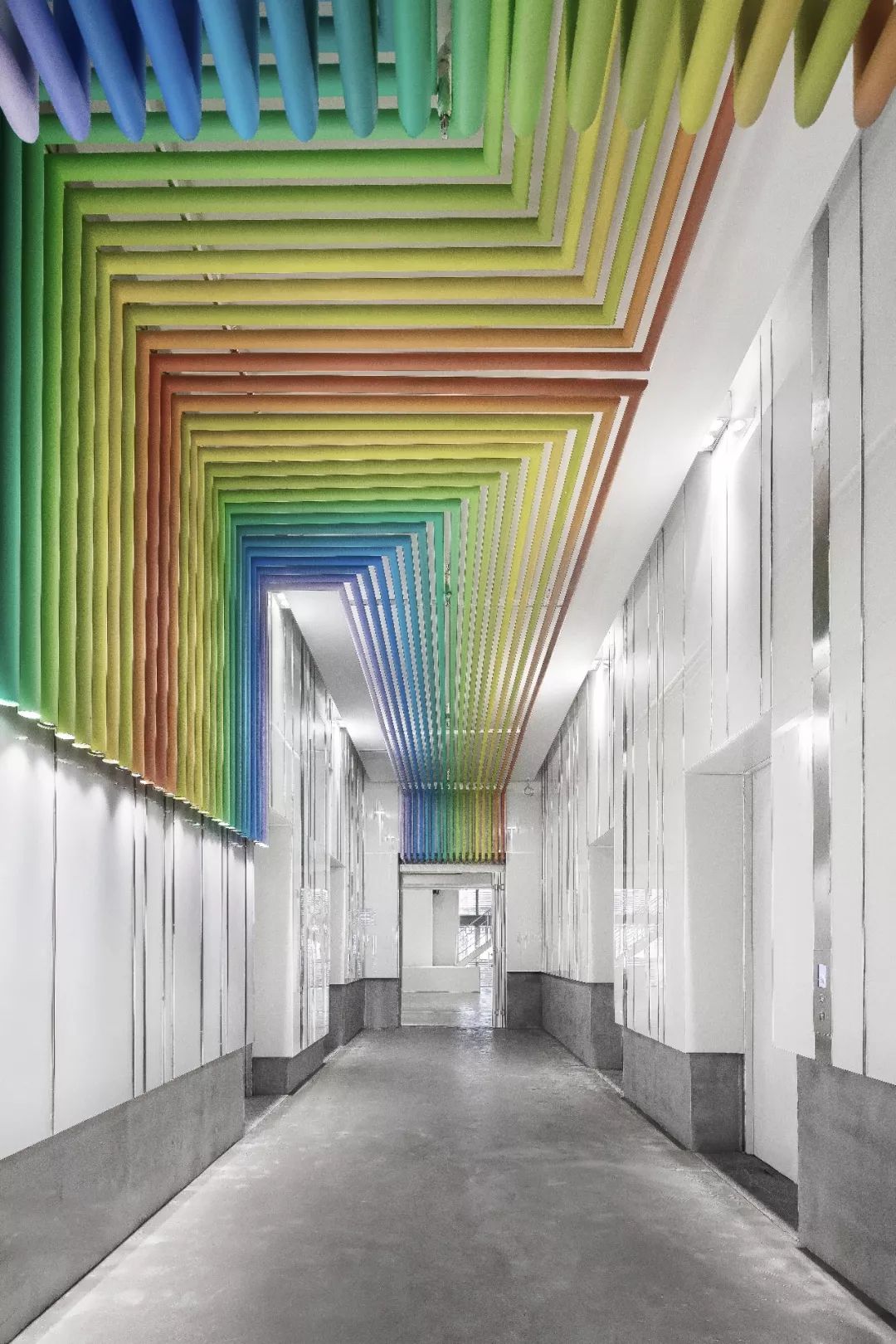 一个七彩青年创想空间,打破了居住与工作间的壁垒