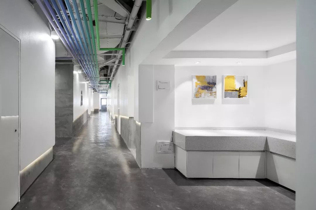 一个七彩青年创想空间,打破了居住与工作间的壁垒