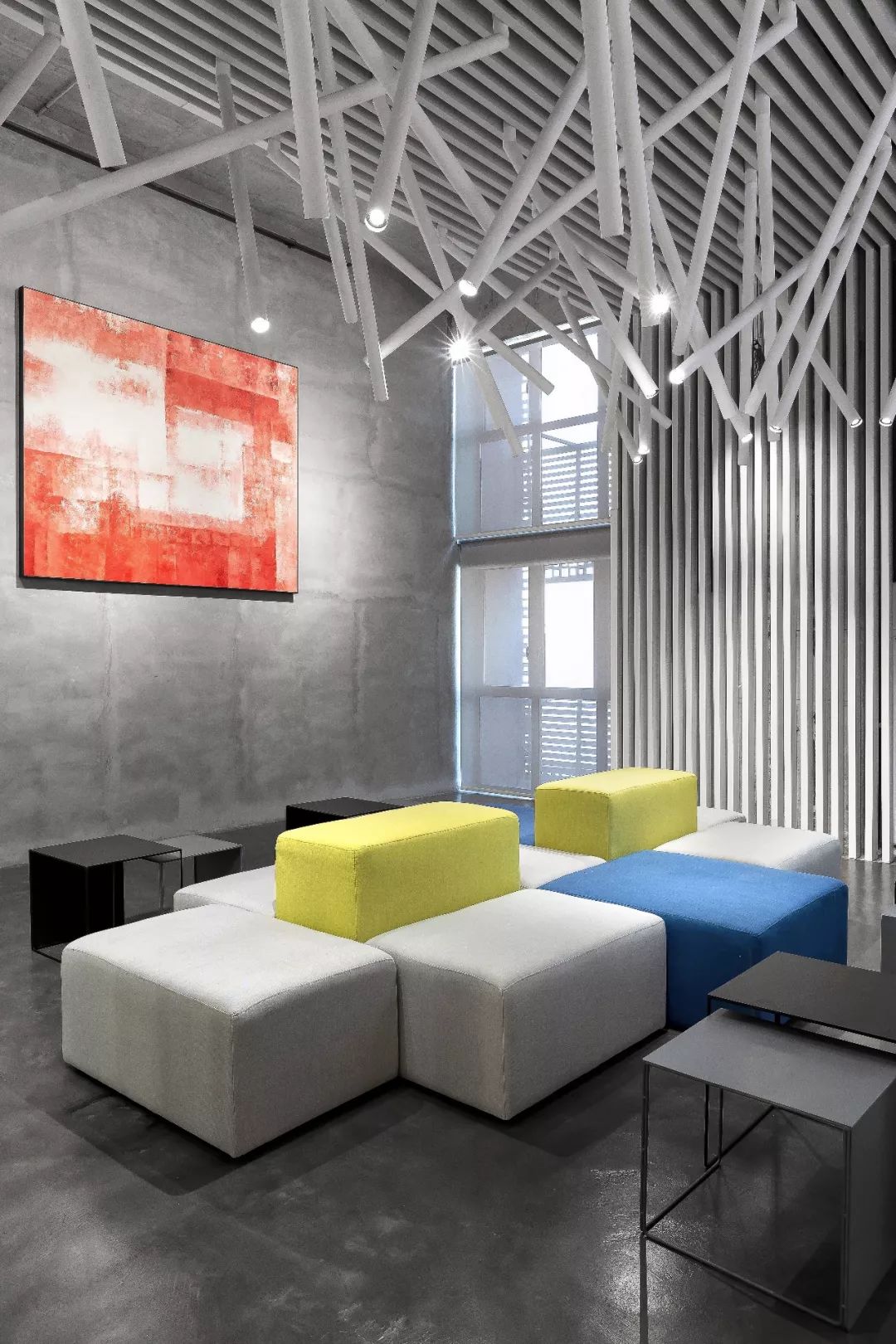 一个七彩青年创想空间,打破了居住与工作间的壁垒