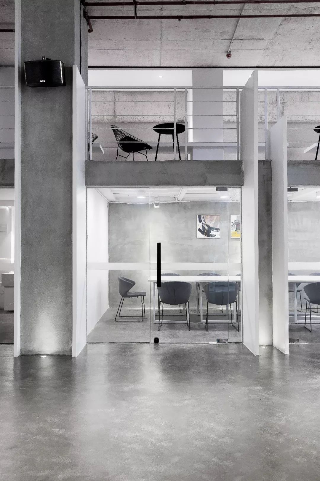 一个七彩青年创想空间，打破了居住与工作间的壁垒