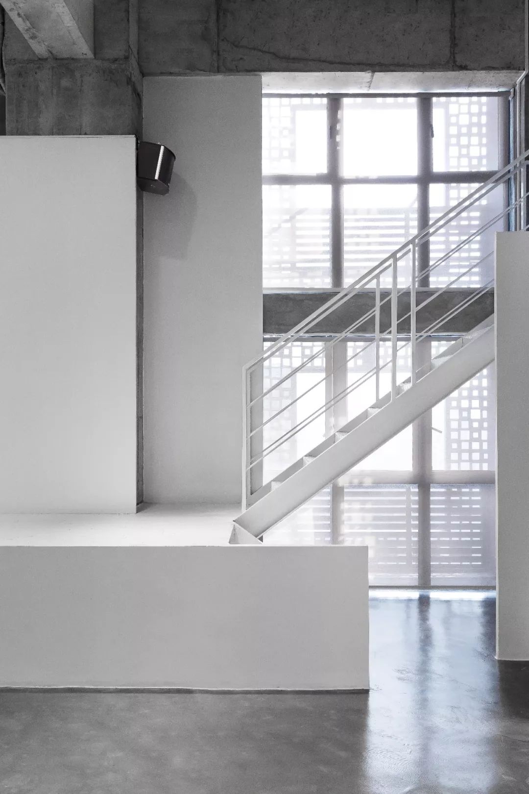 一个七彩青年创想空间，打破了居住与工作间的壁垒