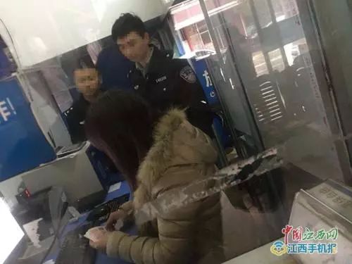 胆子太大了！囤积火车票上百张！赣州多名售票员被查！