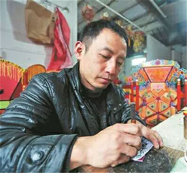 「家在鲤城」精美花灯藏小巷，父子相承老手艺