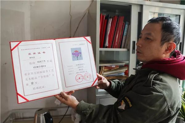 「家在鲤城」精美花灯藏小巷，父子相承老手艺