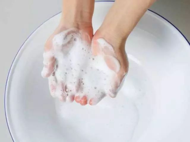 冬季皮肤容易发痒红肿？想要好皮肤，赶紧扔掉手中的洗面奶！