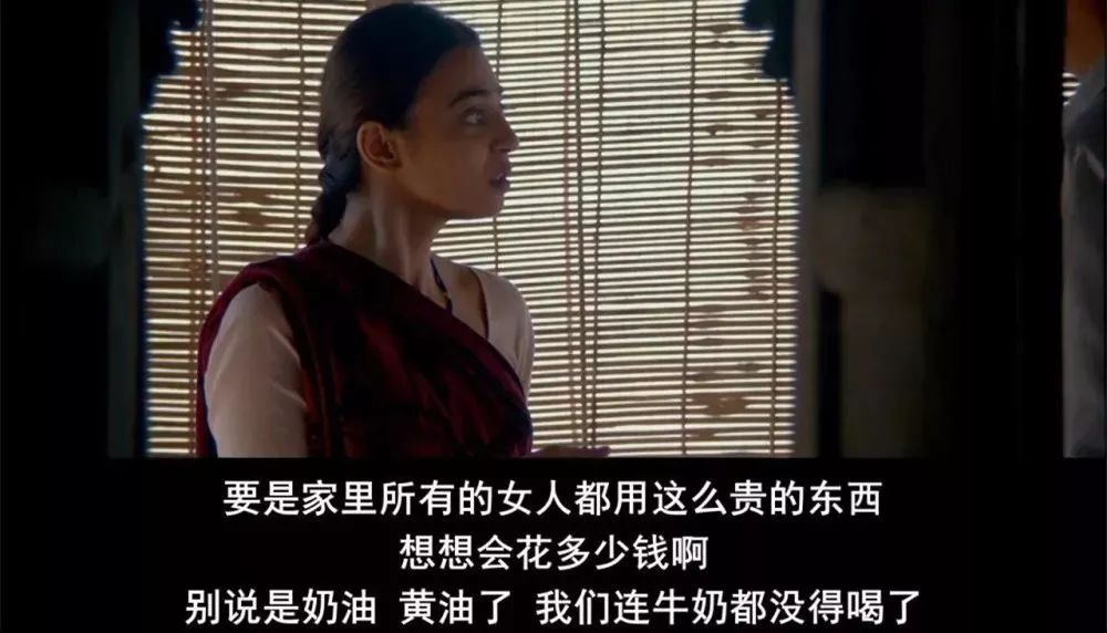 41岁“变态男”穿卫生巾上街，全村*攻围**，最终却让5亿女人为他欢呼？