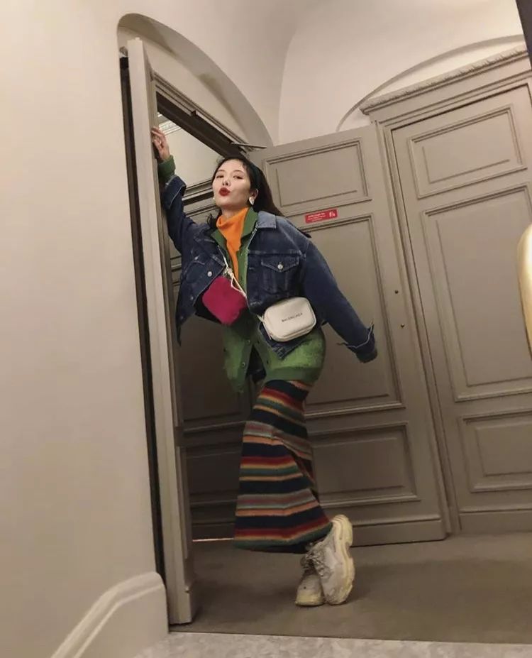 衣服越厚包越小,今年冬天衣服穿得越厚越时髦