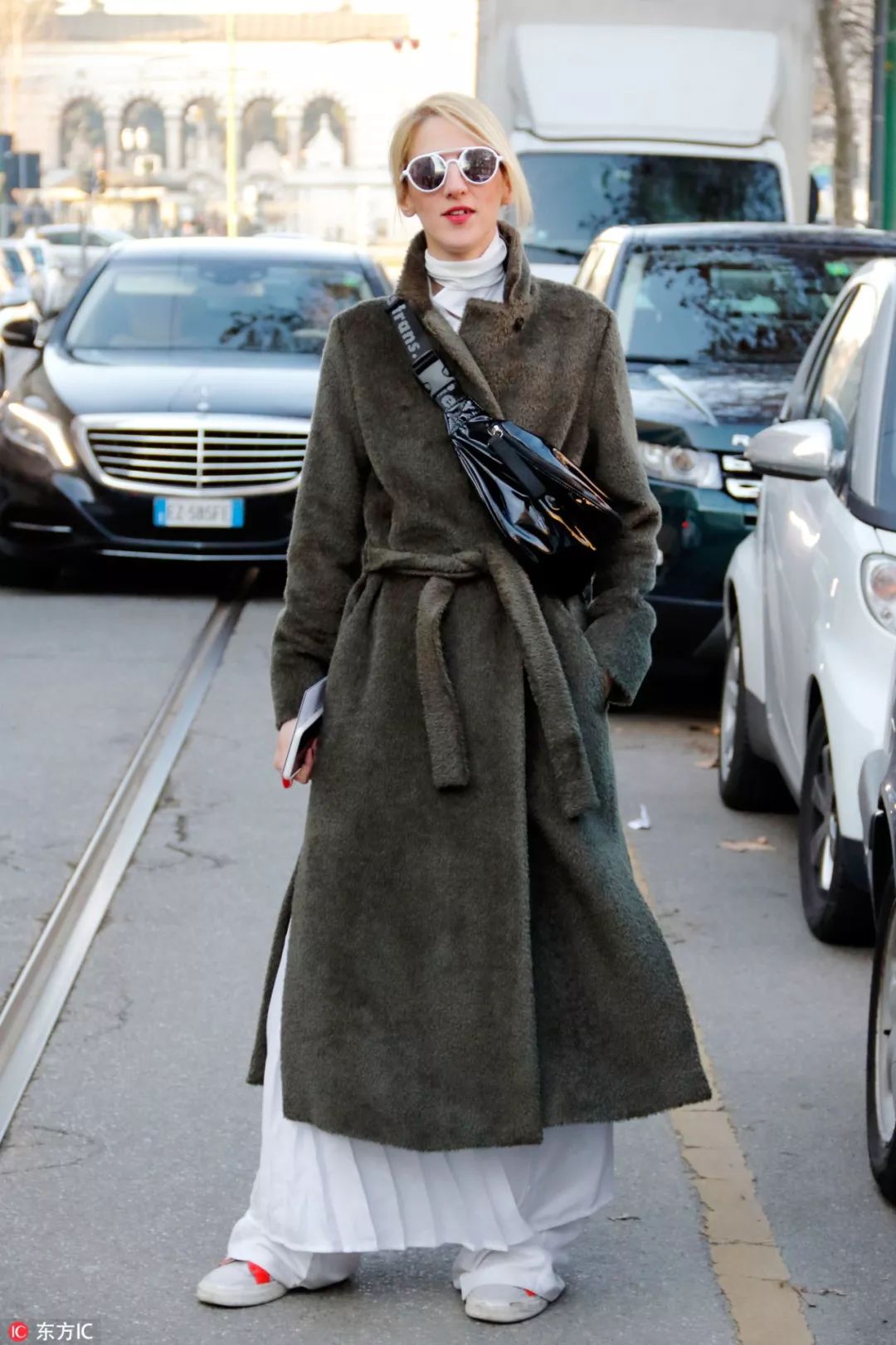 衣服越厚包越小,今年冬天衣服穿得越厚越时髦