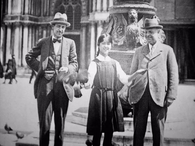 林徽因百褶裙,漆皮靴