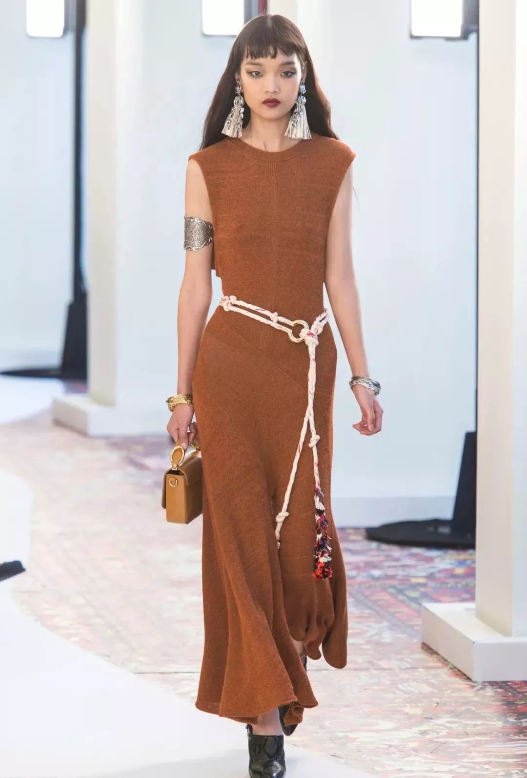 林徽因百褶裙,漆皮靴