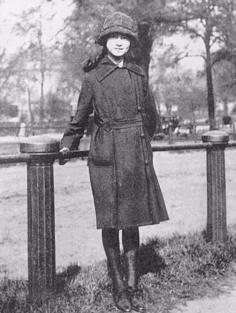 林徽因百褶裙,漆皮靴